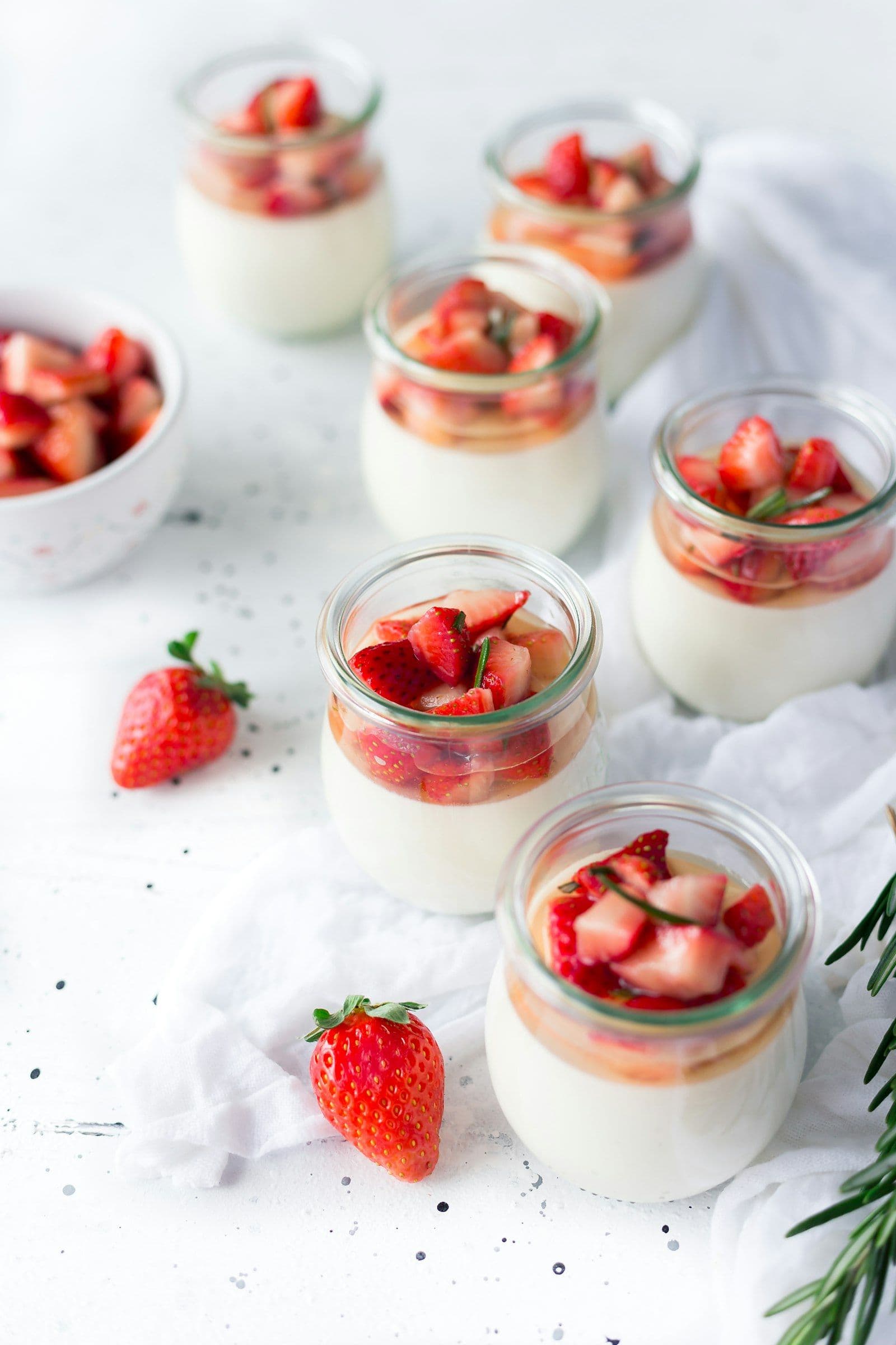 menu-strawberry-panna-cotta